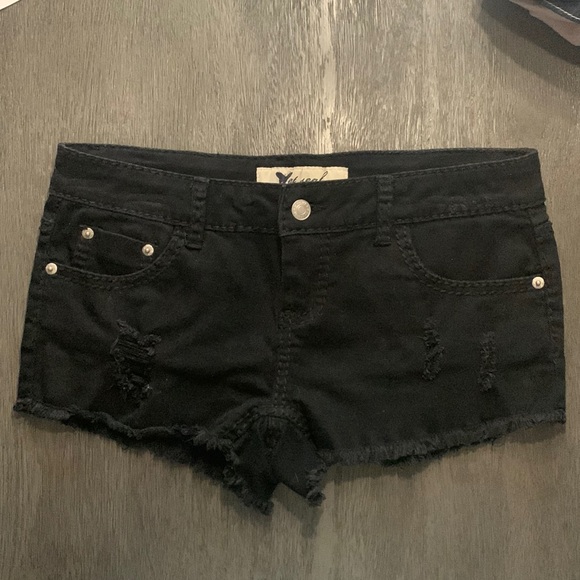 Wet Seal Black Distressed Frayed Hem Jean Shorts - Picture 3 of 9